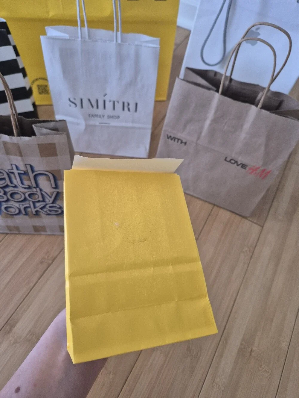 Apple, Sephora, H&M, Bath&Body Gift Bags